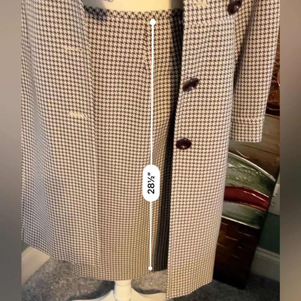 Stylish Houndstooth Coat, Skirt, and Pant Suit (3 Pieces), Size 8 - Picture 12 of 13
